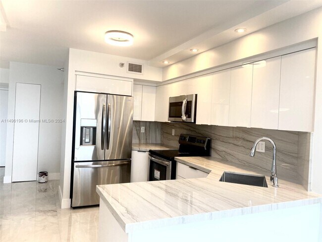 Building Photo - 3530 Mystic Pointe Dr