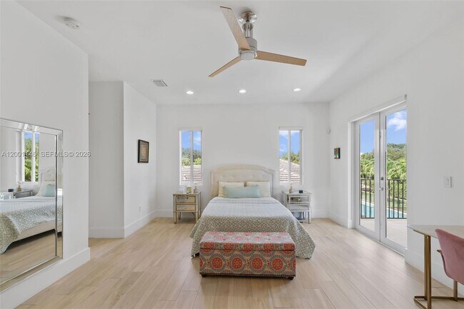 Building Photo - 14831 SW 93rd Ct