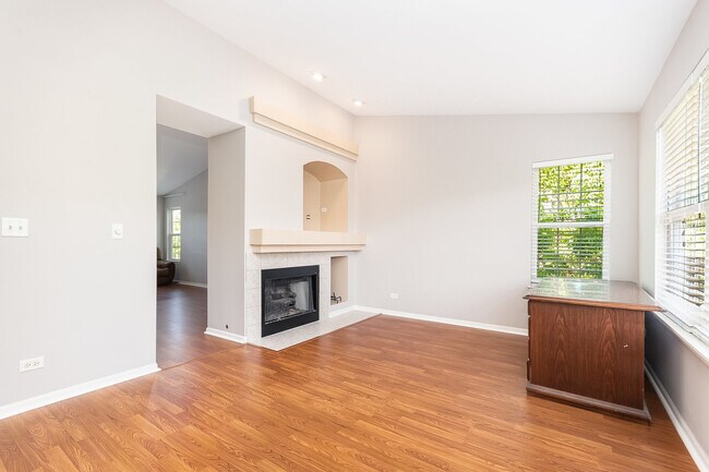 Building Photo - 2404 Golf Ridge Cir