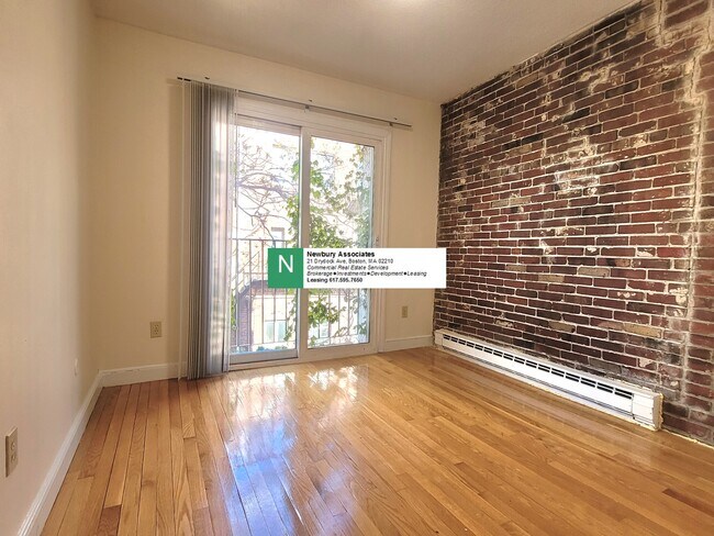 Building Photo - 94-96 Tyler St. Unit 8P8