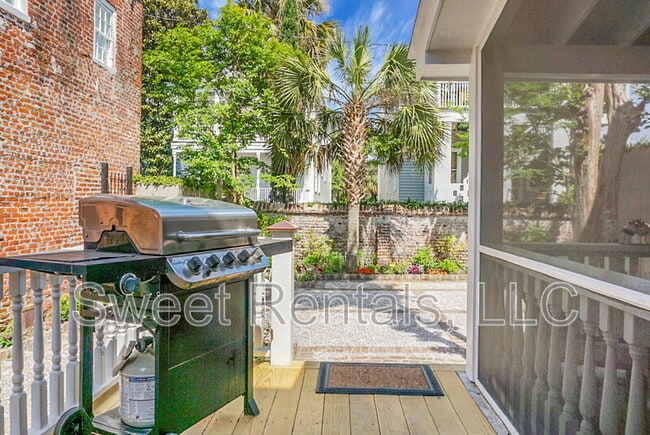 Building Photo - 6 Wentworth St