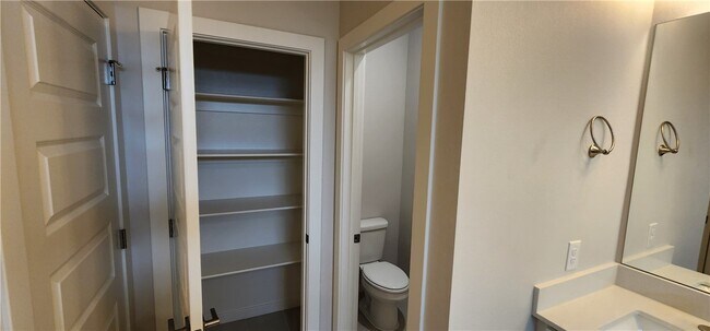 Building Photo - 5301 SW Firethorn Ln