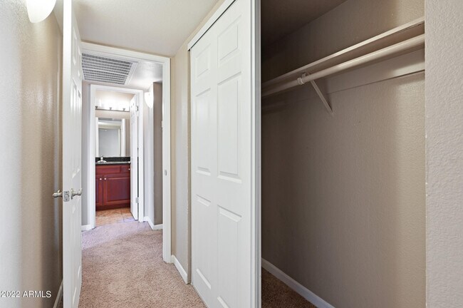Building Photo - 5877 N Granite Reef Rd