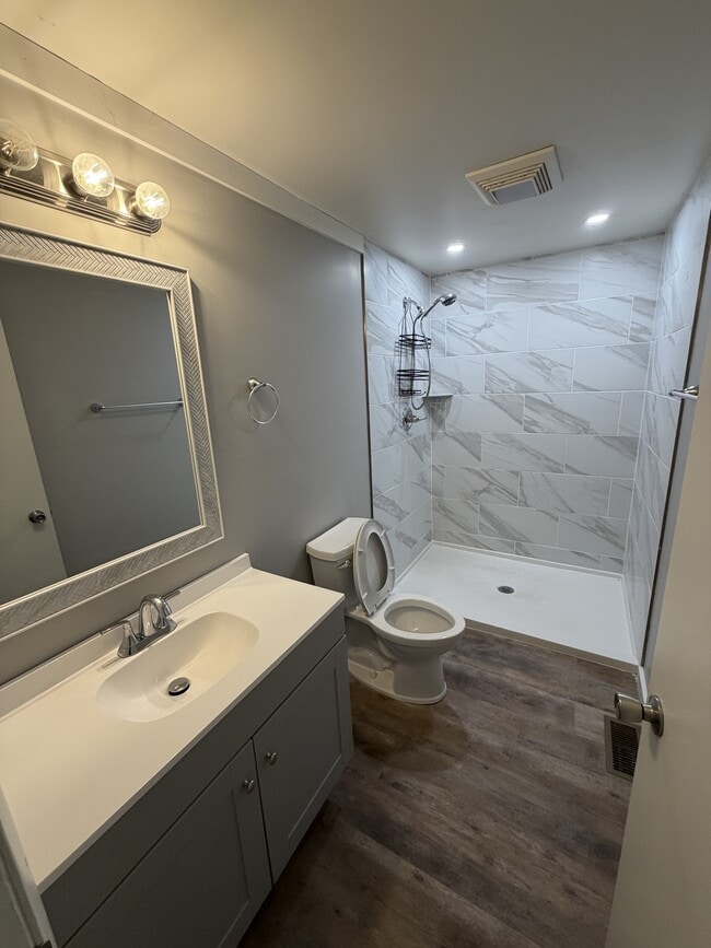 Building Photo - 253 Magnolia Ave