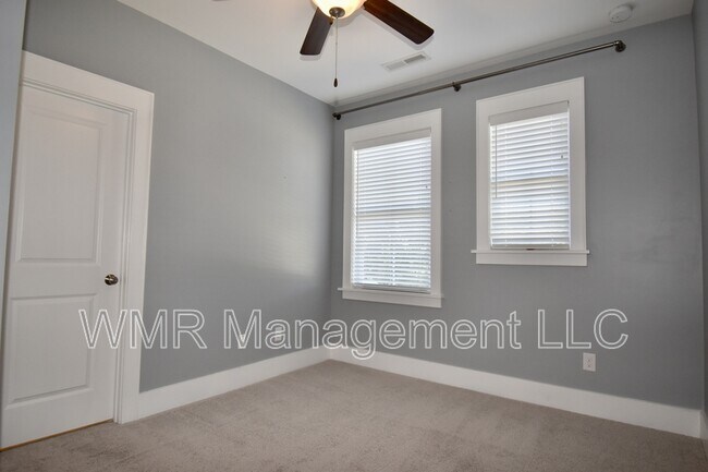 Building Photo - 724 Waterscape Ct