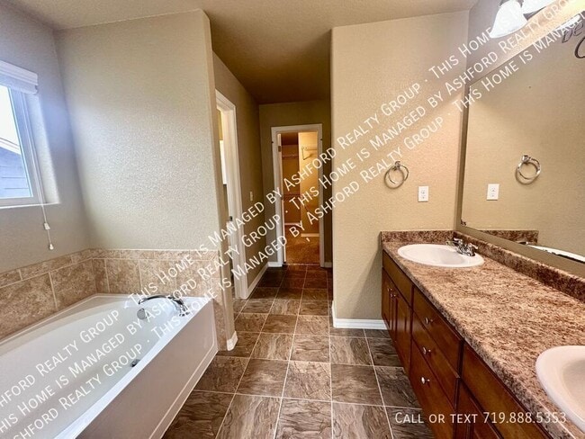 Building Photo - 3755 Reindeer Cir