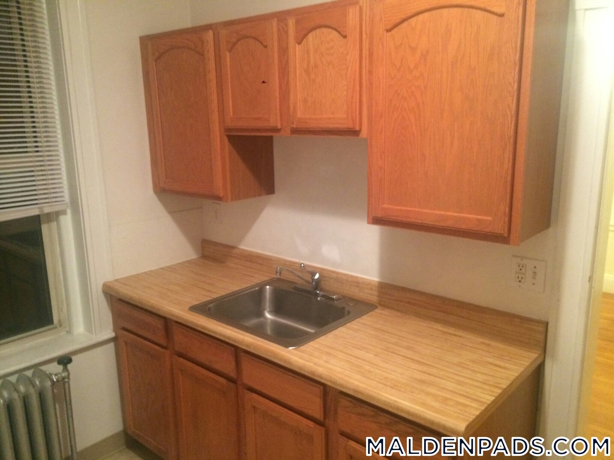 Building Photo - 94 Maple St