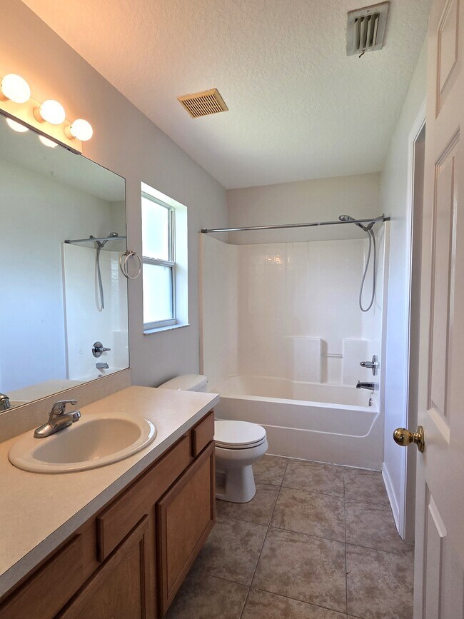 Building Photo - 116 Drake Way