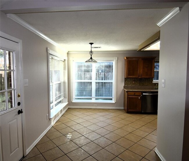 Building Photo - 22402 Rangeview Dr