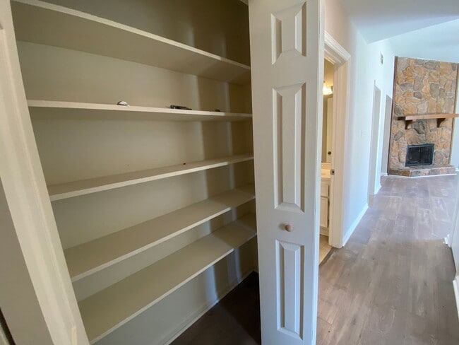 Building Photo - 4 bedroom 2 bath in Village Green