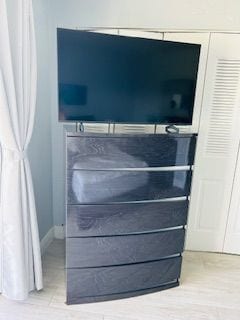 Building Photo - 107 Kent St