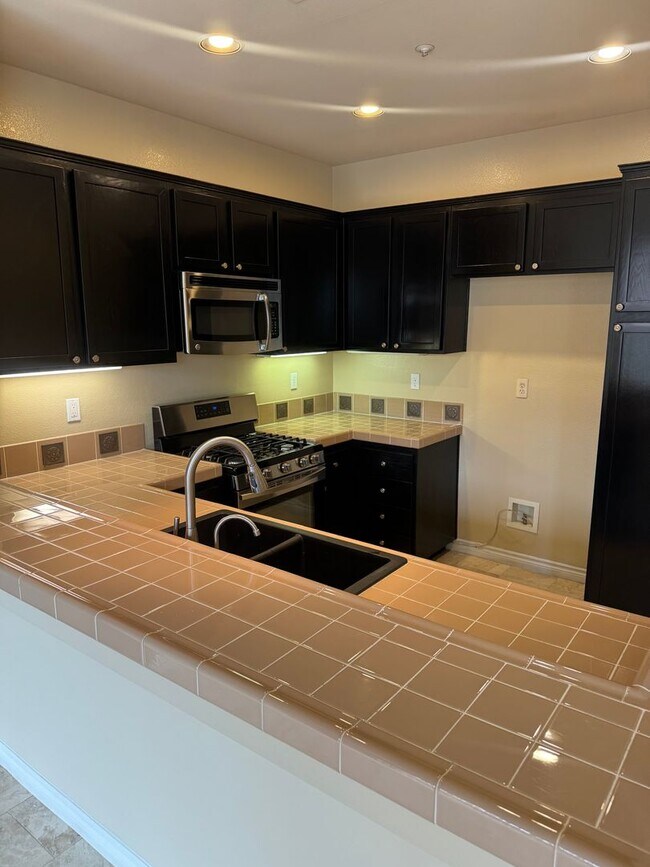 Building Photo - Beautiful 2 Bedroom/2 Bathroom + Bonus Room in Gated Community