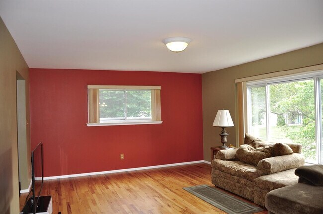 Building Photo - 2065 Yorktown Dr