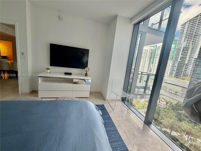 Building Photo - 88 SW 7th St