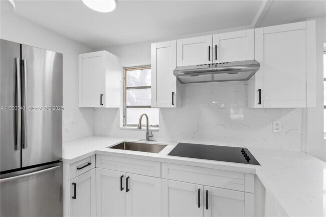 Building Photo - 1408 SW 19th Ter