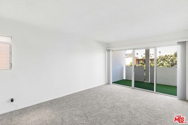 Building Photo - 825 S Gretna Green Way