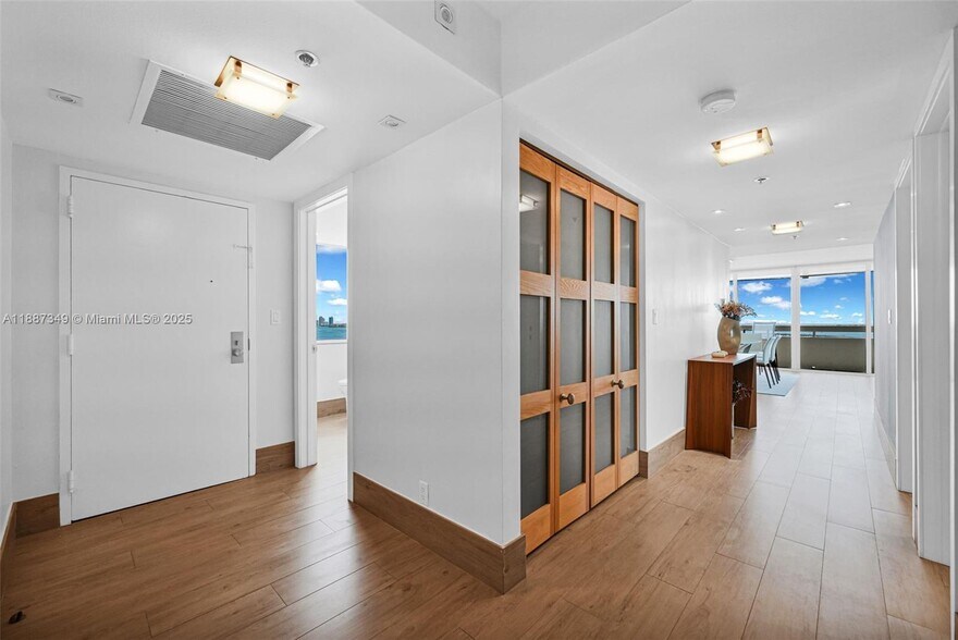 Building Photo - 1627 Brickell Ave