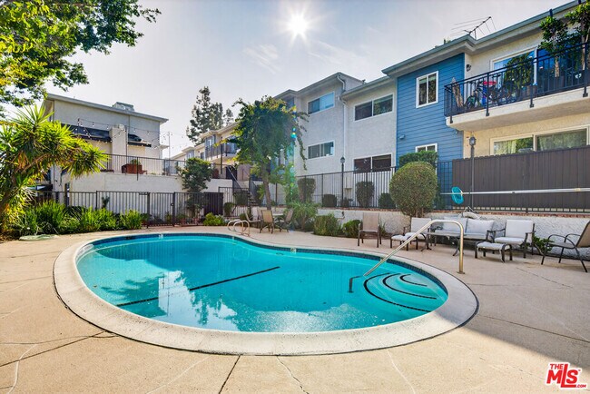 Building Photo - 5252 Coldwater Canyon Ave