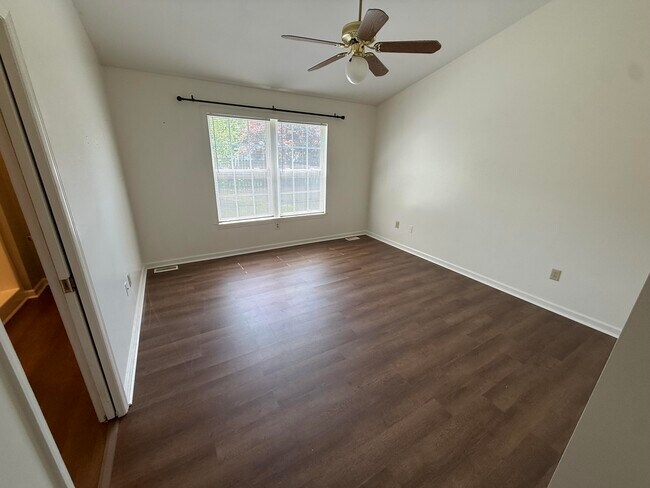 Building Photo - 390 Retrac Rd