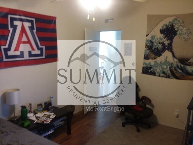 Building Photo - 1901 N Park Ave