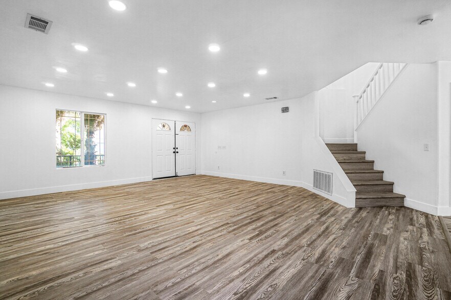 Building Photo - 3500 Desert Oak Dr