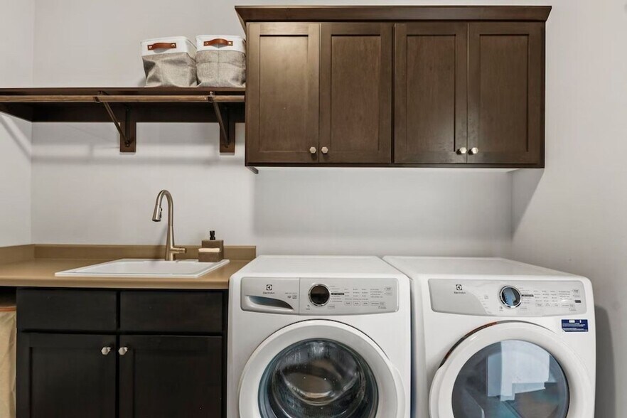 Building Photo - 323 Galileo Dr