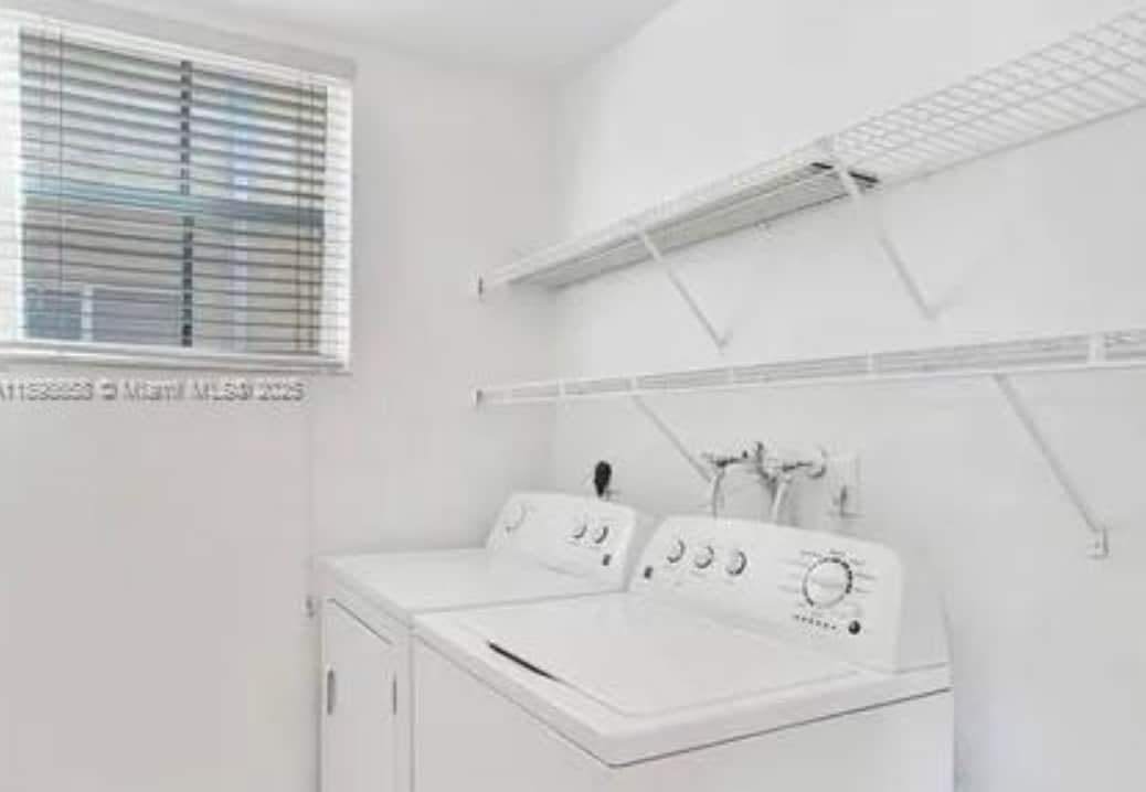 Building Photo - 1042 Sunflower Cir