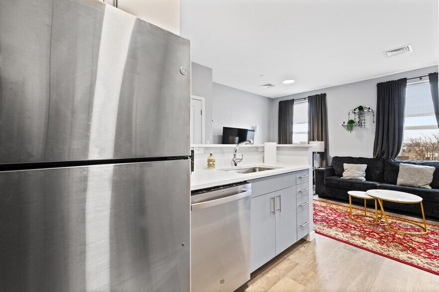 Building Photo - 95 Broadway-SI ID1240351P