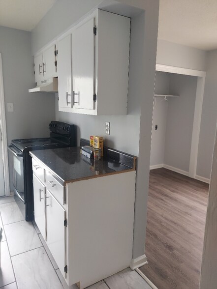 Building Photo - 797 Cavalier Dr