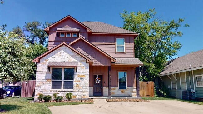 Primary Photo - 105 Luther St