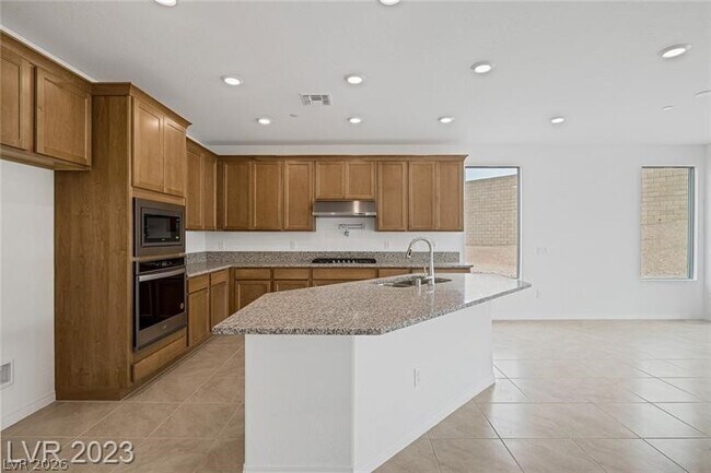 Building Photo - 10 Sun Lily Ln