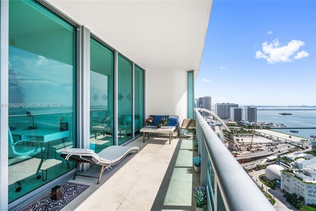 Building Photo - 900 Biscayne Blvd