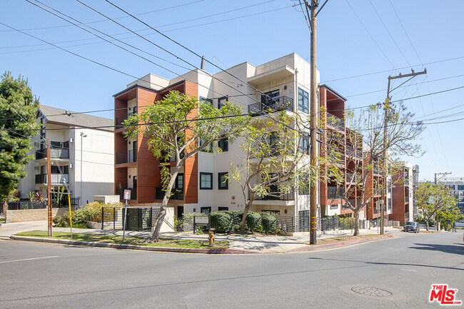 Building Photo - 8788 Shoreham Dr