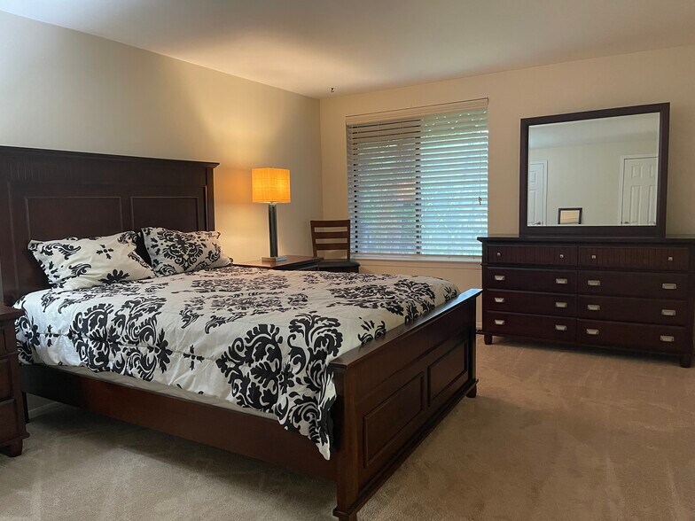 Bedroom #1 / 2nd Floor - 158 Cambridge Dr