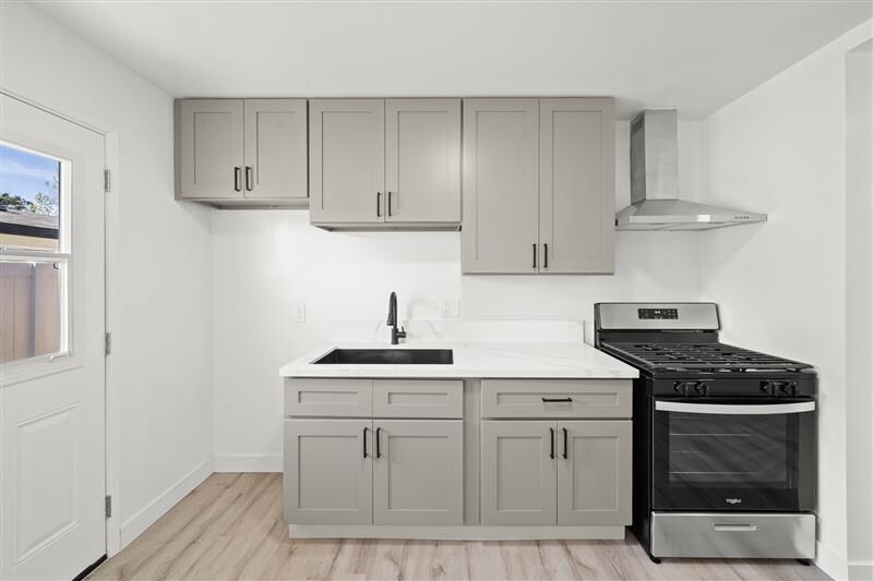 Building Photo - 870 S Philadelphia St