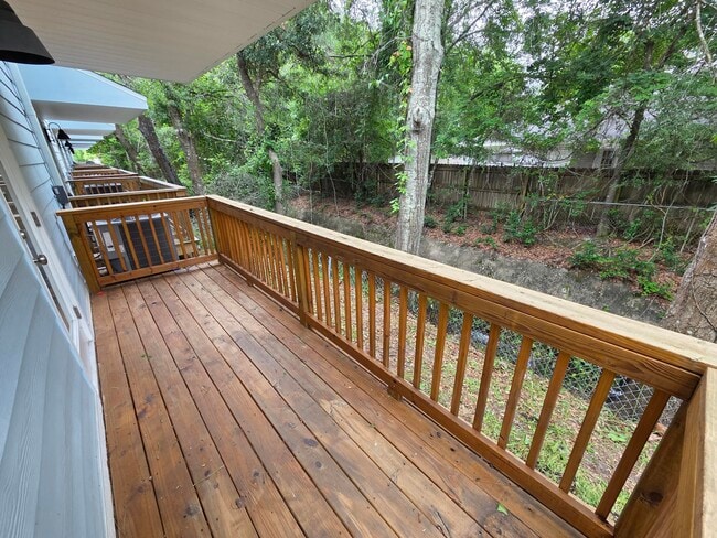 Building Photo - 1030 McLaren Cir