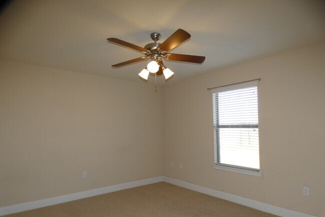 Building Photo - Spacious 4-Bedroom Home - Pace Mill Creek