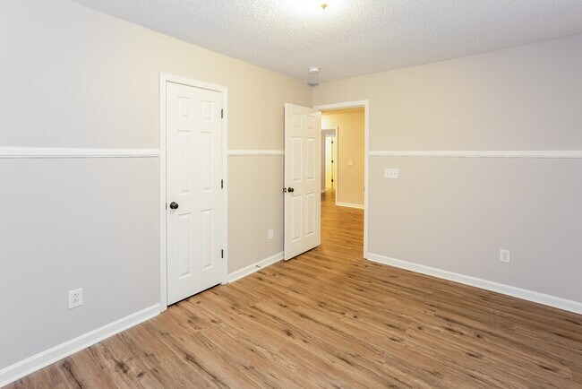 Building Photo - 6812 Blake Brook Dr