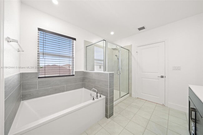 Building Photo - 13229 SW 271st Ter