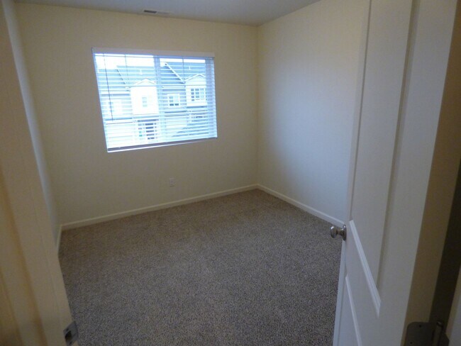 Building Photo - 3 Bed 2.5 Bath townhome off Liberty Rd!