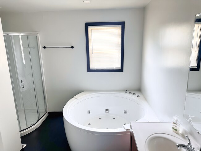 Building Photo - 115 Burben Way