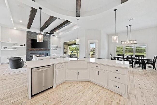 Building Photo - 1102 Woodpark Ln