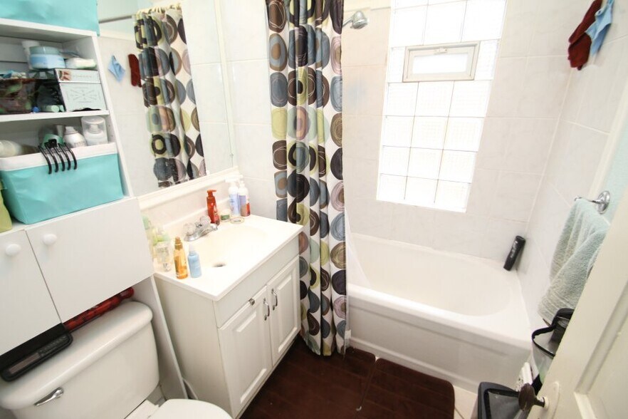 Bathroom - 1457 S 74th St