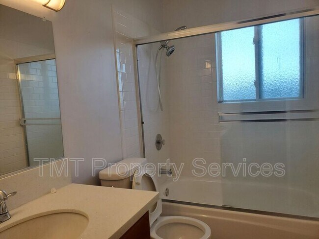 Building Photo - 9002 Salmon Falls Dr