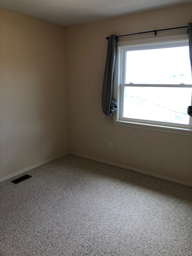 Building Photo - 10229 Halleys Way