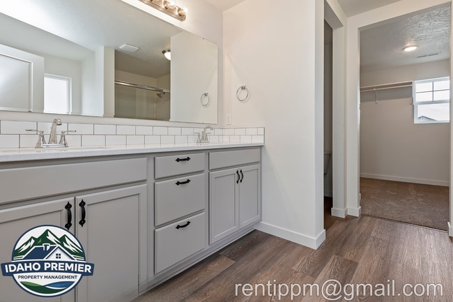 Building Photo - 7642 E Lightfoot St