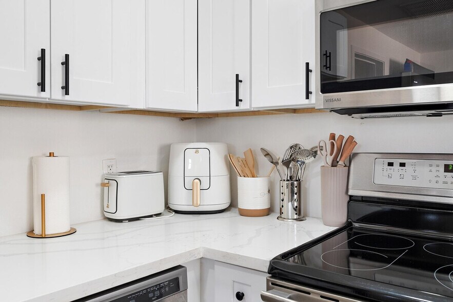 Building Photo - 2223 W Georgia Ave