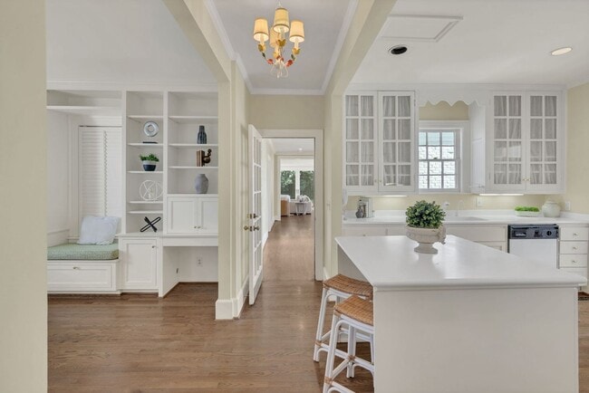 Building Photo - Luxury unfurnished 4BR/4.5BA Tudor in Belle Meade Links.