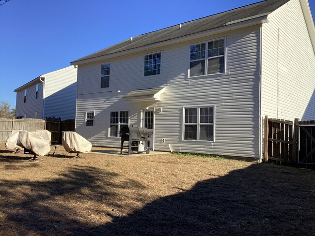 Building Photo - Gorgeous Four Bedroom Home in Northeast Co...