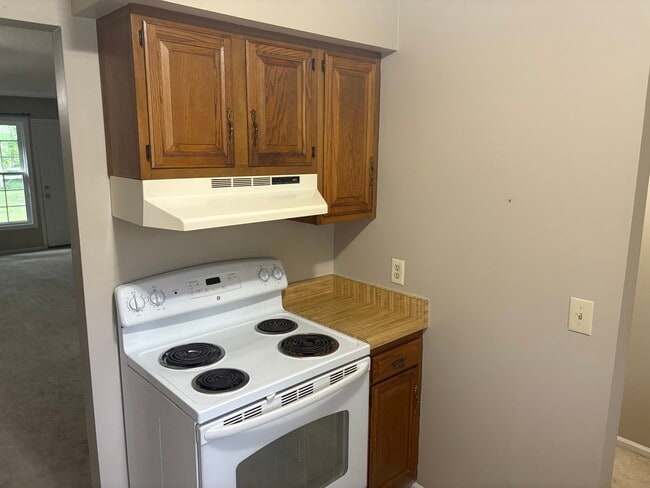 Building Photo - 3516 Kendale Dr